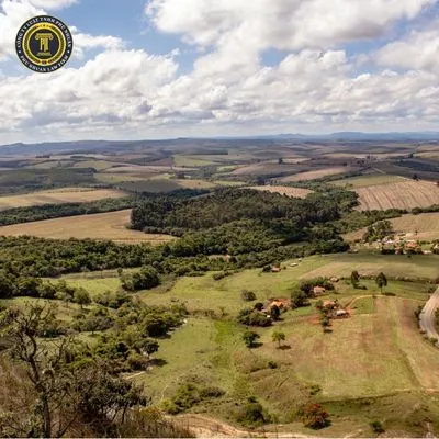 Cập Nhật Mức Phí Thuê Luật Sư Giải Quyết Tranh Chấp Đất Đai Năm 2024: Thông Tin Chi Tiết